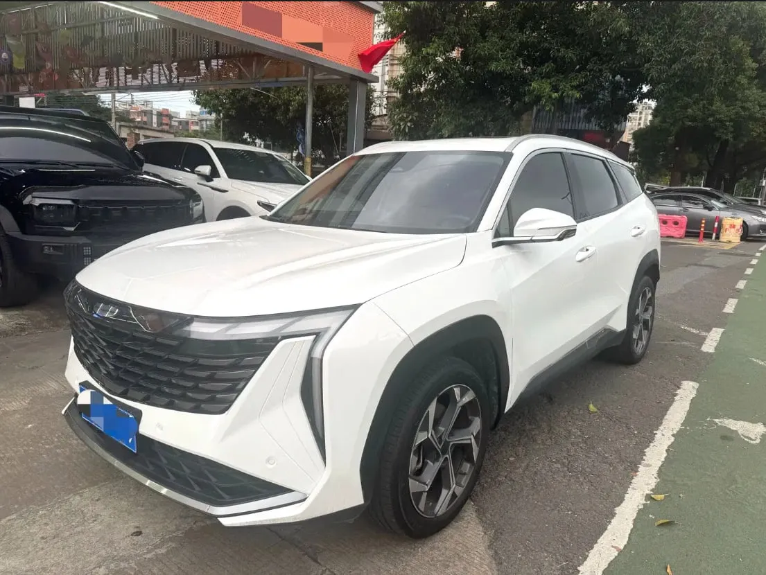 Geely Boyue L 2023 — фото 1 из 5