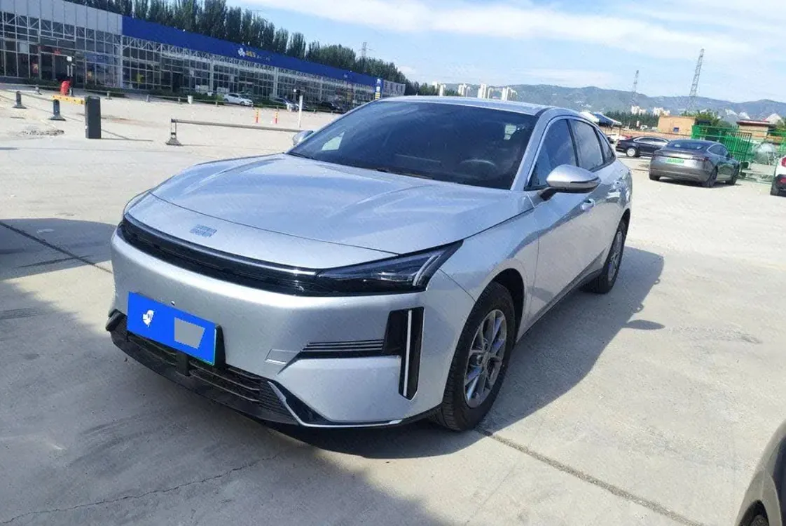 Geely Galaxy L6 2025 — фото 1 из 5