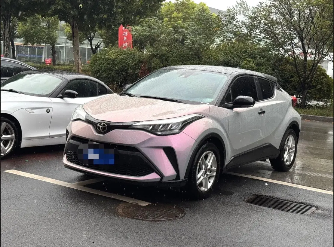 Toyota C-HR 2023 — фото 1 из 5