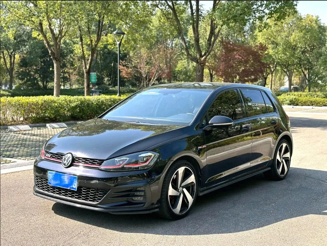 Volkswagen Golf 8 2023 — фото 1 из 5