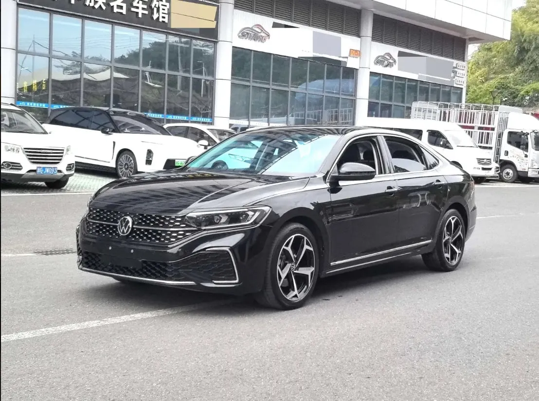 Volkswagen Passat 2023 — фото 1 из 5