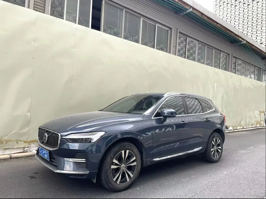 Volvo XC60 2023 — фото 1 из 5